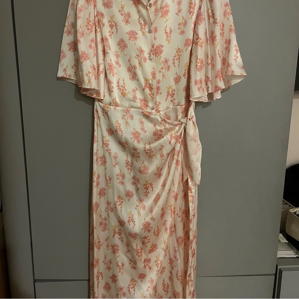 Chic Floral Maxi Dress in Cream and Pink